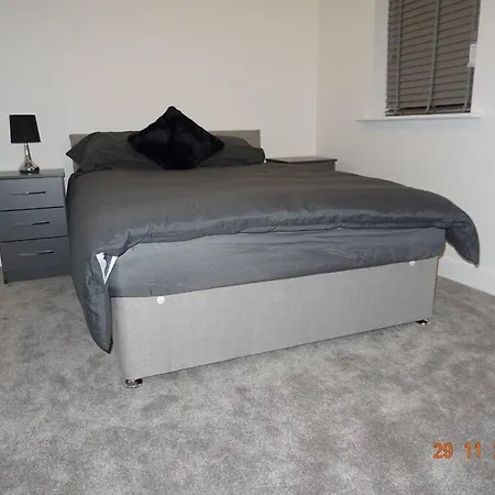 Beautiful 4 Bed House In Leeds (West Yorkshire)