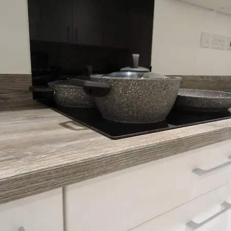 Beautiful 4 Bed House In Leeds (West Yorkshire)