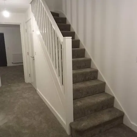 Beautiful 4 Bed House In *