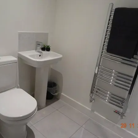 Hotel Beautiful 4 Bed House In Leeds (West Yorkshire)