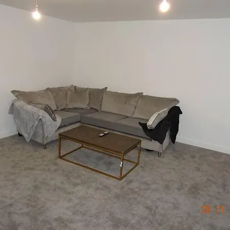 Beautiful 4 Bed House In Hotel Leeds (West Yorkshire)